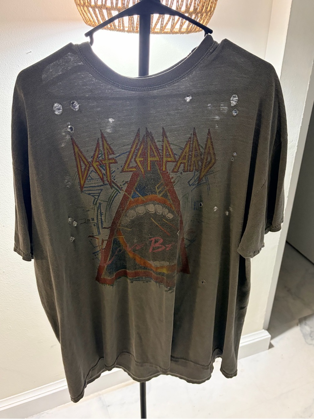 Vintage Def Leppard Graphic Short Sleeve Tee — Olive